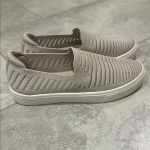 Skechers memory foam women’s slip on shoe